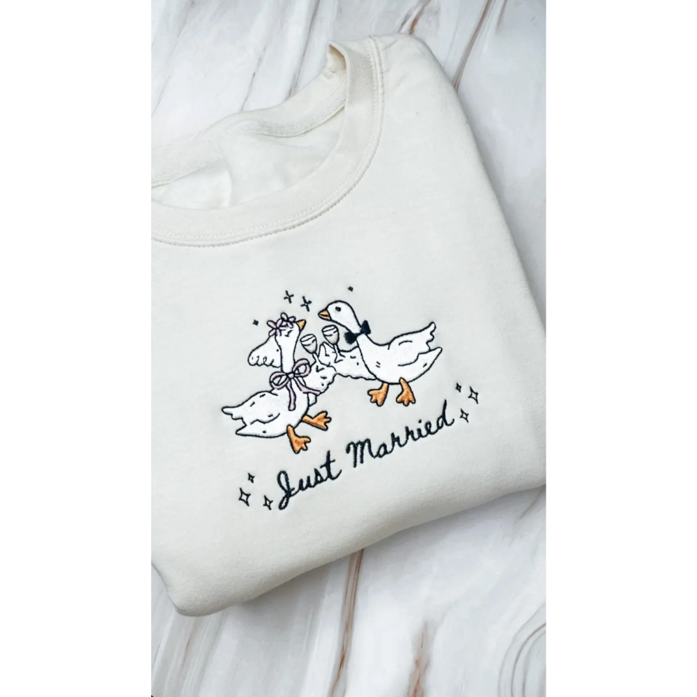 Just Married Goose Embroidered Sweatshirt For Bride And Groom, Wedding Favors Sweatshirts 2D0867